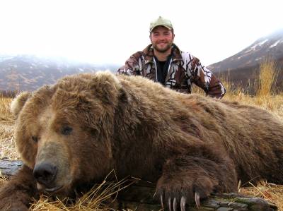 b2ap3_thumbnail_Billy-with-a--brown-bear-from-SW-Alaska_20130502-163635_1.JPG