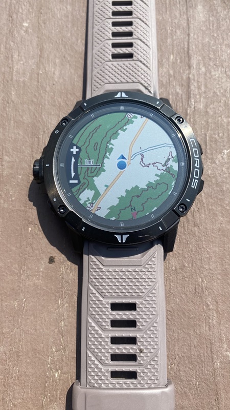 The large face of the Vertix 2 makes it perfect for actual use. The GPS feature is functional and visible, and you can easily adjust the scale with the watch’s dial.